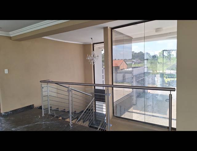 6 BEDROOM HOUSE FOR SALE IN RIVERSDALE